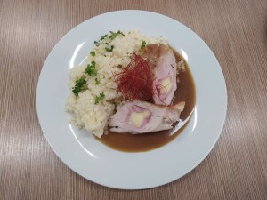 Kuřecí steak se šunkou a sýrem s tarhoňou